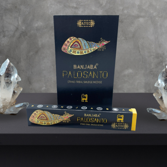 Boîte d’encens Palo Santo Banjara Tribal Smudge, utilisée pour la purification énergétique.